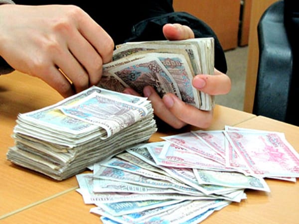 Nằm mơ thấy người khác tặng mình tiền lẻ