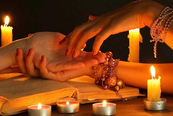 
Nằm mơ thấy đi xem bói là điềm gì? Linh cảm hay cảnh báo?
