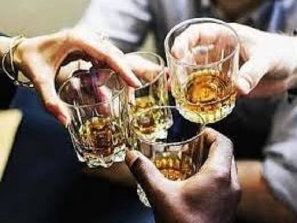 Nằm mơ thấy uống rượu và những thông điệp bạn nên biết